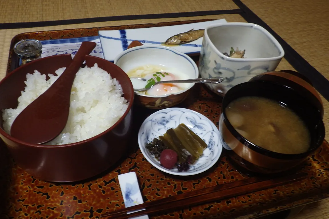 昔ながらの温泉宿の朝餉