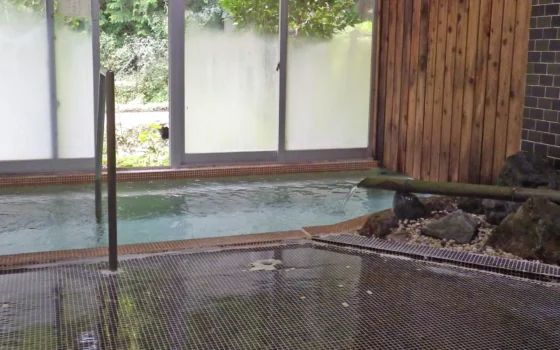 ぬるめの源泉かけ流し 全身つるつる美肌の湯